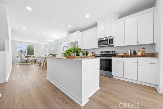 Detail Gallery Image 1 of 28 For 9423 N Sepulveda Blvd #1,  North Hills,  CA 91343 - 3 Beds | 3/1 Baths