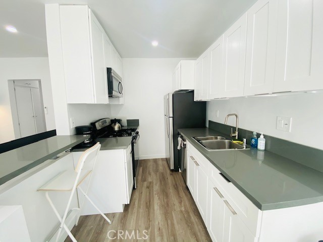 Detail Gallery Image 5 of 12 For 11422 Iowa Ave #9,  Los Angeles,  CA 90025 - 2 Beds | 2 Baths