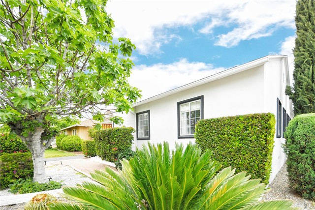 6508 Blewett Avenue, Lake Balboa CA: https://media.crmls.org/medias/671e0dd0-8a38-480c-b353-189f9c4e48da.jpg