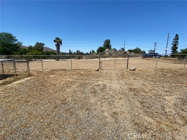 Detail Gallery Image 3 of 16 For 21705 John St, Perris,  CA 92570 - 2 Beds | 1 Baths