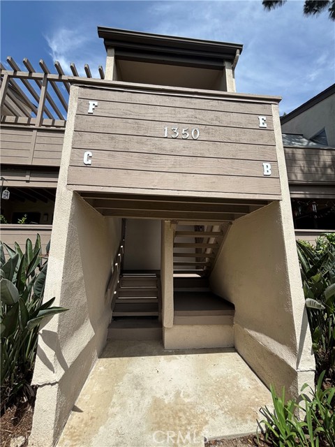 Detail Gallery Image 1 of 37 For 1350 Cabrillo Park Dr #F,  Santa Ana,  CA 92701 - 1 Beds | 1 Baths
