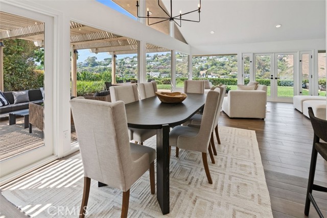 1056 Madison Place, Laguna Beach CA: https://media.crmls.org/medias/67202d25-c38d-4b07-90fa-2be126d51597.jpg