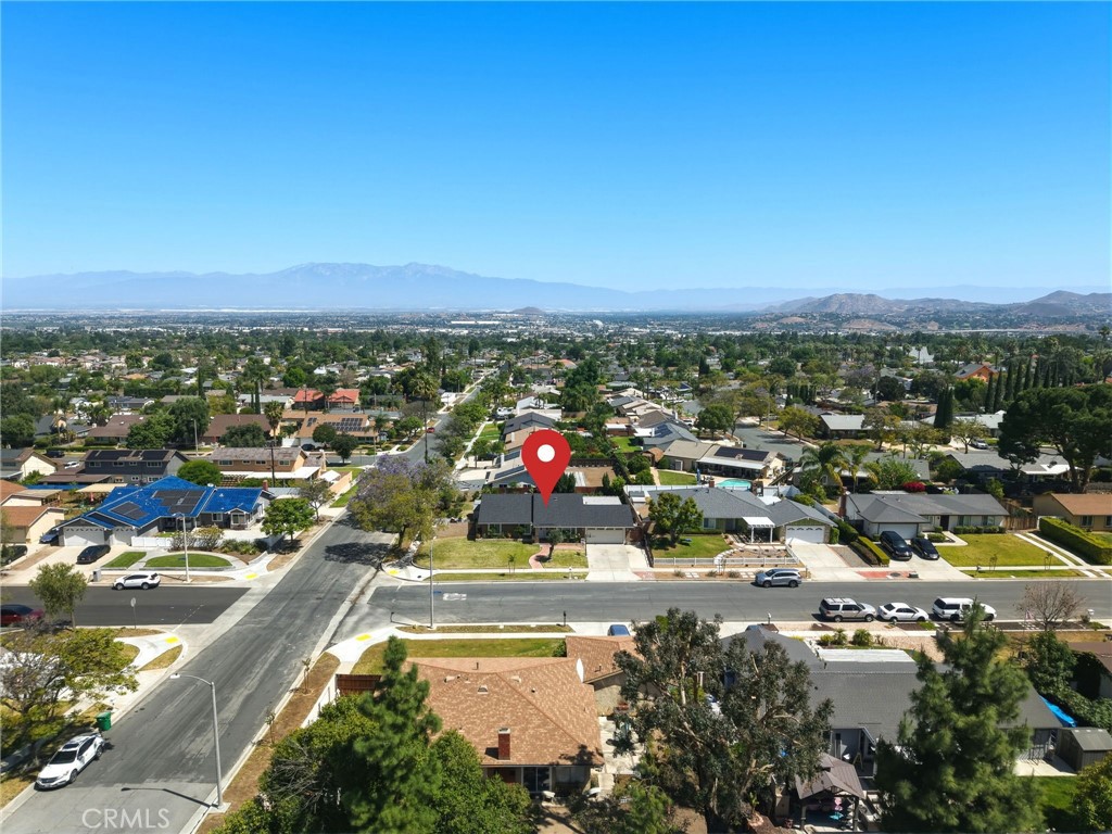 https://media.crmls.org/medias/672042da-ef2e-4bcb-9e66-28938c6d0d10.jpg?preset=X-Large