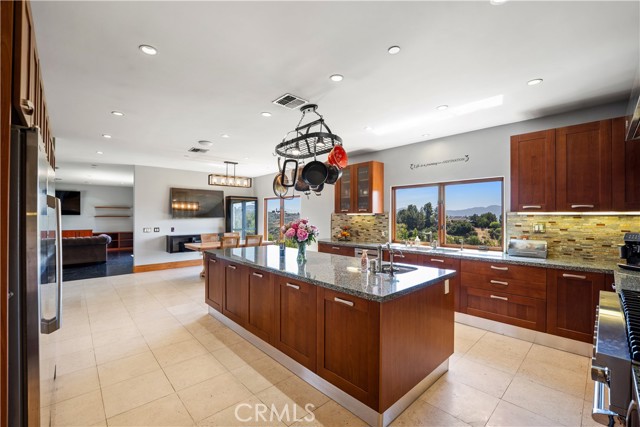 24410 Mulholland, Calabasas CA: https://media.crmls.org/medias/6720882d-5ef8-4ee7-bd24-b160ad16ea2a.jpg