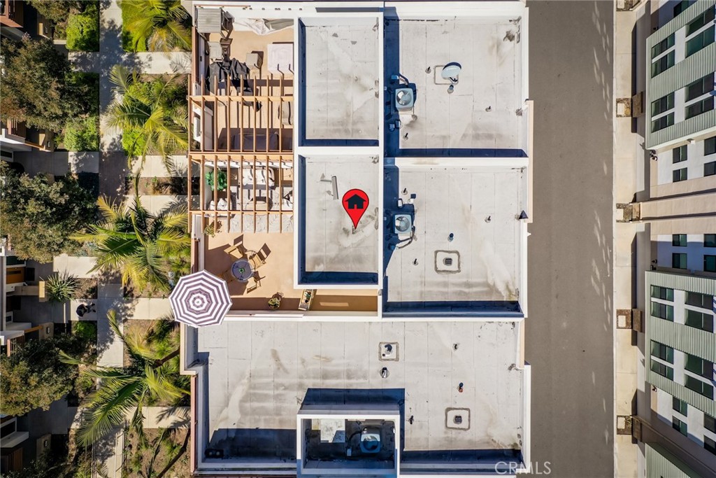 https://media.crmls.org/medias/6721051a-e582-4f78-9d8d-5550d56bed8b.jpg?preset=X-Large