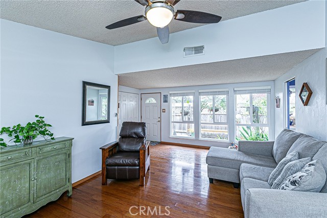 Detail Gallery Image 13 of 29 For 1010 via Esmeralda, Santa Maria,  CA 93455 - 3 Beds | 1/1 Baths