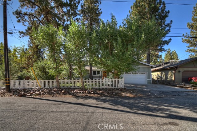 2208 Manzanita Lane, Big Bear City CA: https://media.crmls.org/medias/67222097-90aa-4eb2-b1f8-19bfc1027c82.jpg