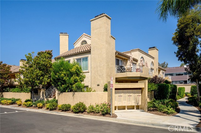 23735 Del Monte Drive, Valencia CA: https://media.crmls.org/medias/67227e05-5b7f-4d5e-9138-88914325f6aa.jpg