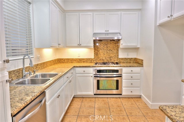 Detail Gallery Image 6 of 36 For 858 Calaveras, Corona,  CA 92878 - 4 Beds | 2/1 Baths