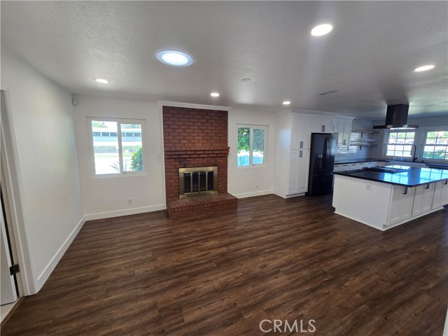 Detail Gallery Image 1 of 28 For 308 S California St, Orange,  CA 92866 - 3 Beds | 2 Baths