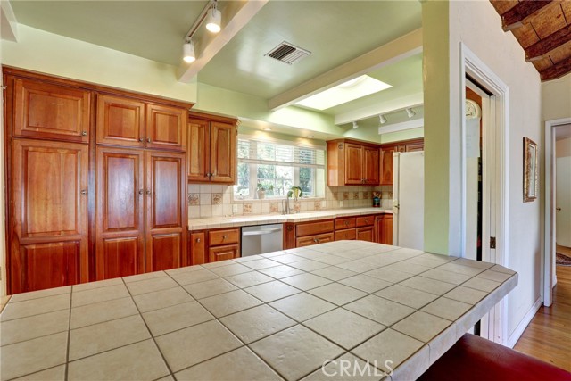 2307 Cameron Avenue, Covina CA: https://media.crmls.org/medias/672500f8-6d37-4bdd-a5d3-d958d7fba95e.jpg