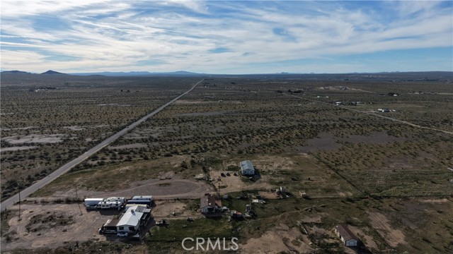 19032 Bonanza Trail, Helendale CA: https://media.crmls.org/medias/67252c42-4f73-4d4e-a7c8-a476494de3a8.jpg