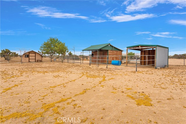 21978 Mojave Street, Apple Valley CA: https://media.crmls.org/medias/67254b28-8867-4ca8-bd24-17fb5694d2ae.jpg