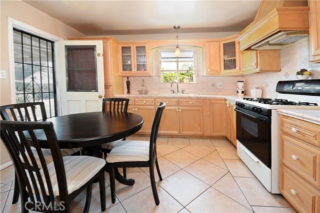 KITCHEN WITH SIDE DOOR THAT GOES TO THE PATIO