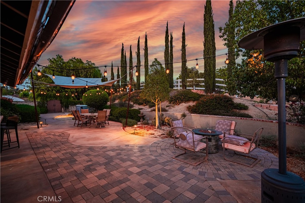 https://media.crmls.org/medias/6727483c-a15b-4ad0-9c18-239f0c0767cb.jpg?preset=X-Large