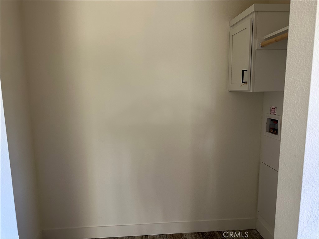https://media.crmls.org/medias/6727e3f3-bc33-4a8f-a917-c691d589b7b0.jpg?preset=X-Large