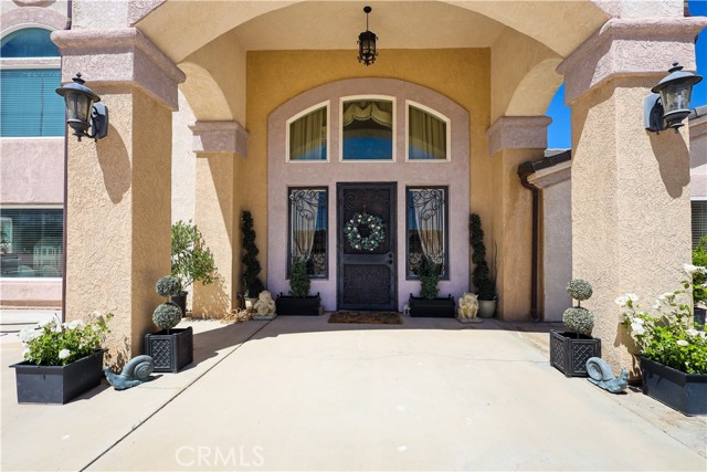 Detail Gallery Image 4 of 52 For 10180 Deep Creek, Apple Valley,  CA 92308 - 5 Beds | 4 Baths