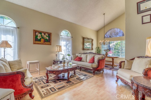 Detail Gallery Image 11 of 59 For 23959 Creekwood Dr, Moreno Valley,  CA 92557 - 4 Beds | 2/1 Baths