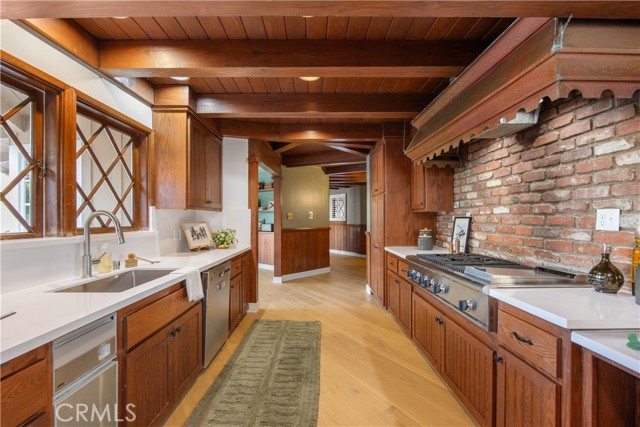 Detail Gallery Image 10 of 53 For 1430 La Perla Ave, Long Beach,  CA 90815 - 4 Beds | 3/1 Baths