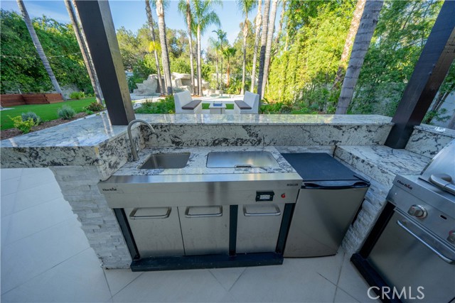 Detail Gallery Image 9 of 74 For 17437 Oak Creek Ct, Encino,  CA 91316 - 5 Beds | 5/1 Baths