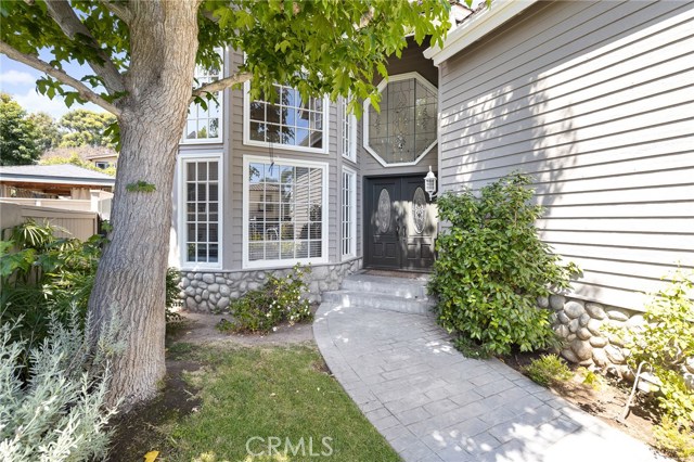 657 29th Street Manhattan Beach, California Wonderful Tree Section home with INCREDIBLE yard and outdoor space! The yard is the size of a double lot and so unique for the tree section. This 5 bedroom, 4 bath home with over 4,000 square feet sits on a special property offering an oversized back yard perfect for entertaining. This tree section home with a versatile layout allows for a downstairs home office, private guest suite, and three additional bedrooms upstairs. Eating al fresco in your large outdoor yard with built in bbq, trellis and fire pit, just off the cook's kitchen will be just one of the many notables of this home. Cathedral ceilings, 3 fireplaces, vast French doors, and the bright light make this a true gem in the trees.