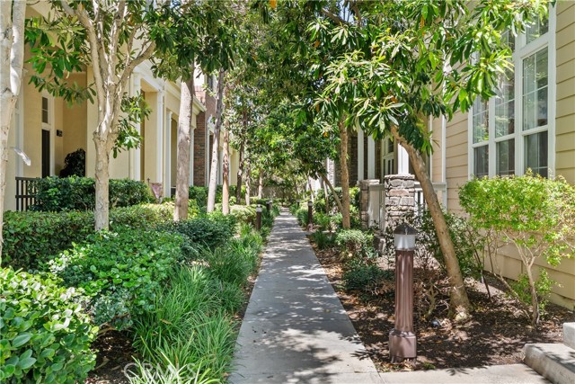 Detail Gallery Image 2 of 47 For 6249 Pacific Pointe Dr #16,  Huntington Beach,  CA 92648 - 3 Beds | 2/1 Baths