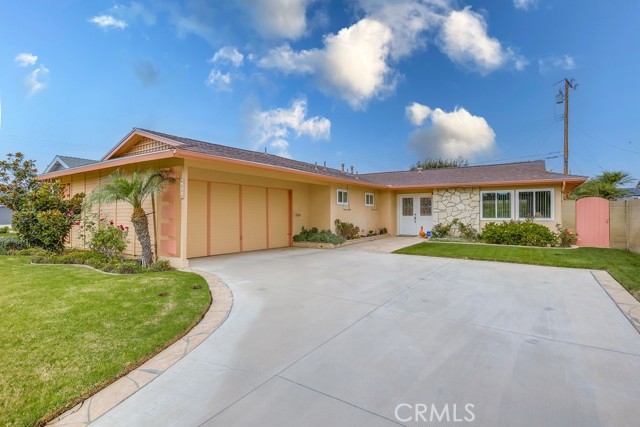 Detail Gallery Image 2 of 24 For 6531 Esta Cir, Huntington Beach,  CA 92647 - 3 Beds | 2 Baths