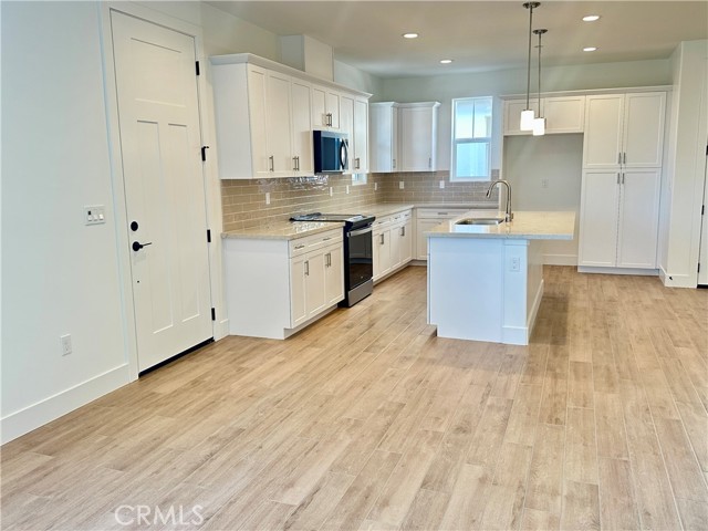 Detail Gallery Image 4 of 16 For 209 Foxtrot Ct, San Luis Obispo,  CA 93401 - 3 Beds | 2/1 Baths