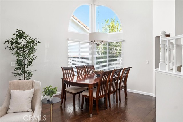 Detail Gallery Image 8 of 42 For 28735 Citrus Pl, Saugus,  CA 91390 - 4 Beds | 3 Baths