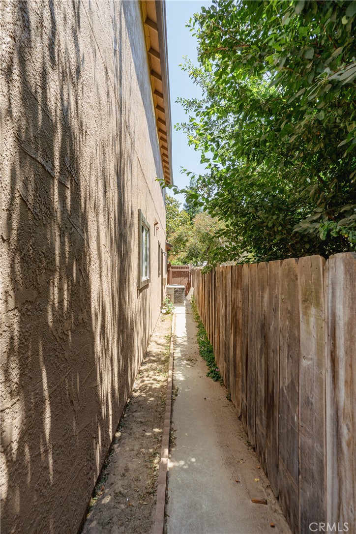 https://media.crmls.org/medias/672fc387-fe77-4f84-b532-8bdb42c53cea.jpg?preset=X-Large