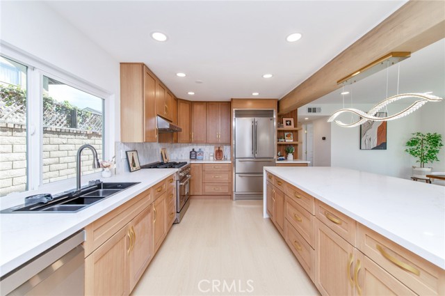 22733 Islamare, Lake Forest CA: https://media.crmls.org/medias/6730eb42-bf02-4e04-8401-4a71d04ee90b.jpg