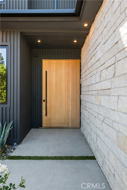 Detail Gallery Image 9 of 48 For 5517 Allott Ave, Sherman Oaks,  CA 91401 - 5 Beds | 6 Baths