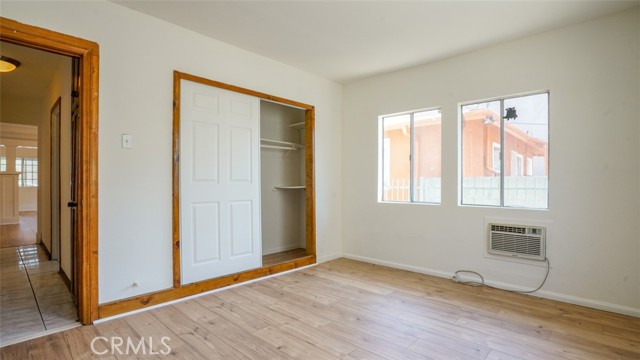 856 W 47th Street, Los Angeles CA: https://media.crmls.org/medias/673166b4-9ff3-4a6c-9400-0f32339ec2e7.jpg