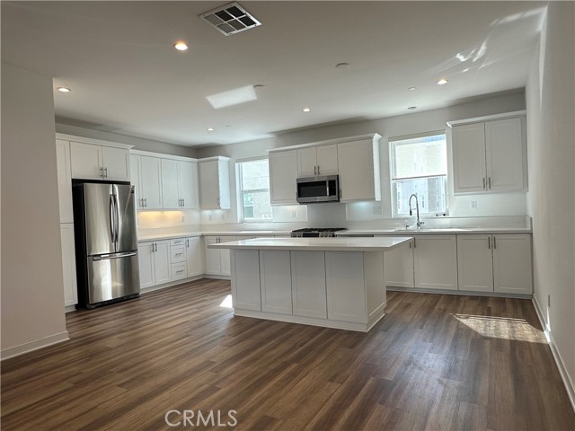 Detail Gallery Image 3 of 25 For 2328 Synergy, Irvine,  CA 92614 - 4 Beds | 3/1 Baths