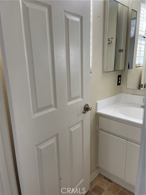 11395 Sherwood Drive, Garden Grove CA: https://media.crmls.org/medias/6732cc75-2c5e-4cd1-b57c-aedbf6879f5f.jpg