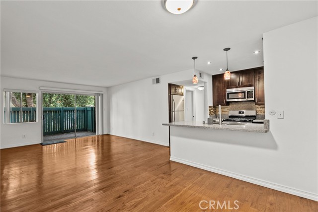 Detail Gallery Image 2 of 40 For 5700 Etiwanda #148,  Tarzana,  CA 91356 - 2 Beds | 1/1 Baths