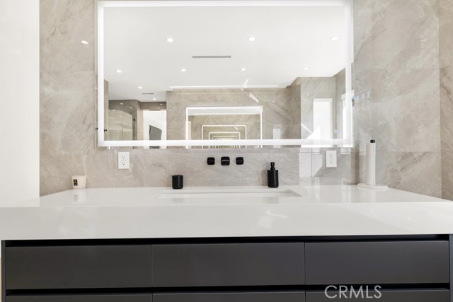 20151 Via Medici, Porter Ranch CA: https://media.crmls.org/medias/6734bb97-fa0f-40d1-b95f-55e168ac1568.jpg