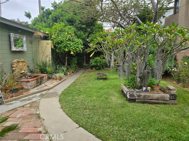 1121 Gladys Avenue, Long Beach CA: https://media.crmls.org/medias/6735aee2-b3c2-4489-a064-b548da12c2b5.jpg