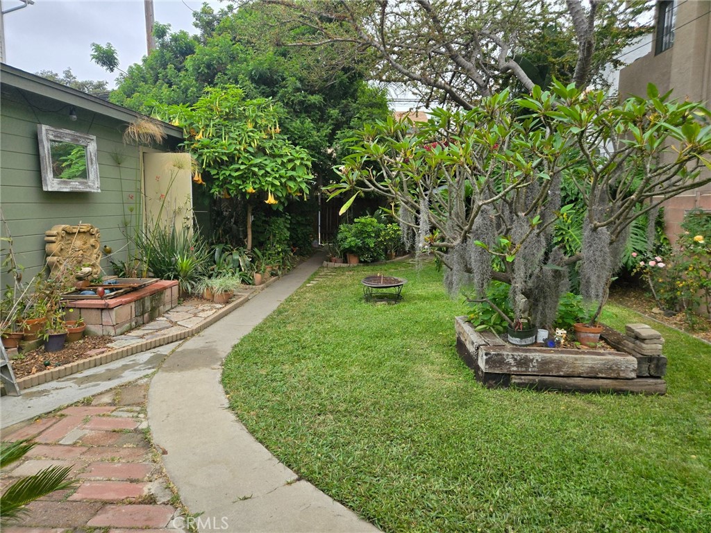 https://media.crmls.org/medias/6735aee2-b3c2-4489-a064-b548da12c2b5.jpg?preset=X-Large