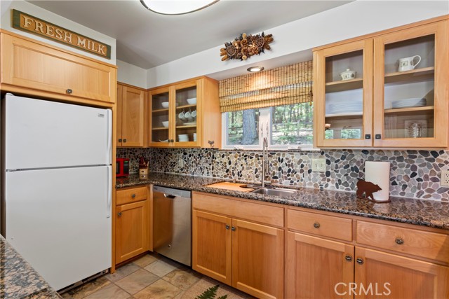 Detail Gallery Image 13 of 44 For 27711 Hamiltair Dr, Lake Arrowhead,  CA 92352 - 4 Beds | 2/1 Baths