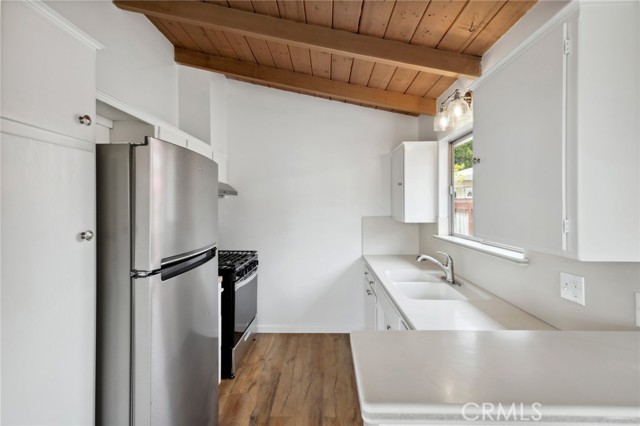 Detail Gallery Image 5 of 9 For 135 High Dr, Laguna Beach,  CA 92651 - 2 Beds | 1 Baths