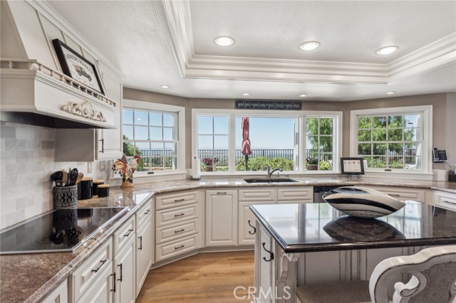 27201 Via Aurora, Mission Viejo CA: https://media.crmls.org/medias/6736a176-66a5-4c62-8d68-2e64386af6a3.jpg