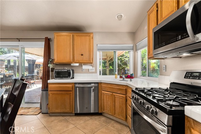 Detail Gallery Image 5 of 41 For 658 Donatello Dr, Corona,  CA 92882 - 3 Beds | 2 Baths