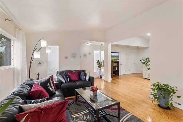 19309 Tillman Avenue, Carson CA: https://media.crmls.org/medias/67378e51-8d4f-4f2c-b7f1-8c472b161d72.jpg