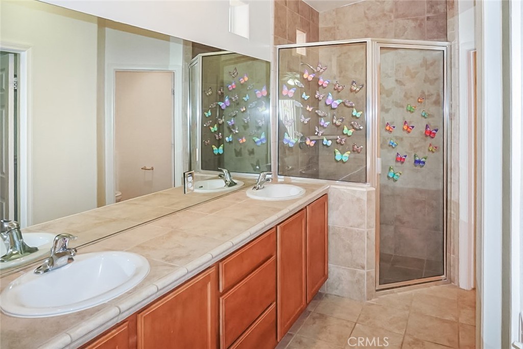 https://media.crmls.org/medias/6737e0e3-e62a-4f4a-894a-62391dce4c25.jpg?preset=X-Large