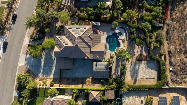16778 Nandina Avenue, Riverside CA: https://media.crmls.org/medias/6737e7fd-381f-462e-9876-b6f205ecc265.jpg