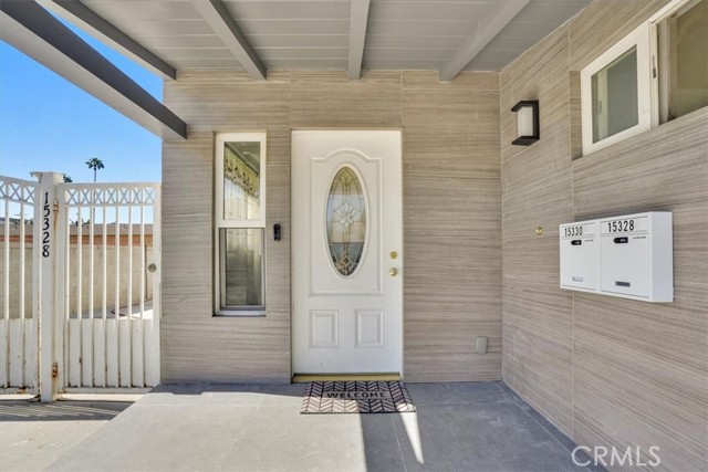 Detail Gallery Image 4 of 58 For 15330 Hart St, Van Nuys,  CA 91406 - 4 Beds | 4 Baths