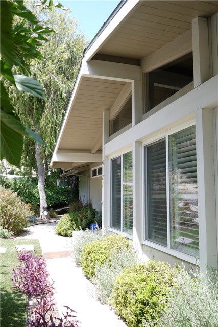 Detail Gallery Image 7 of 48 For 4127 Lanterman, La Canada Flintridge,  CA 91011 - 3 Beds | 2/1 Baths