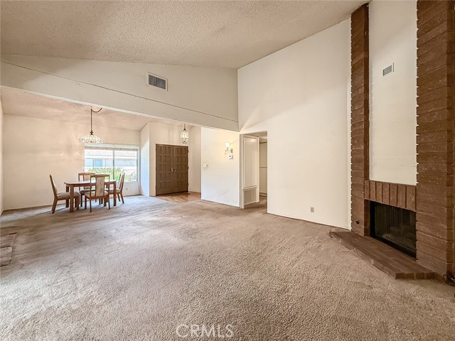 20027 Community Street, Winnetka CA: https://media.crmls.org/medias/6739237b-de6d-43c3-93a2-e841903476c7.jpg