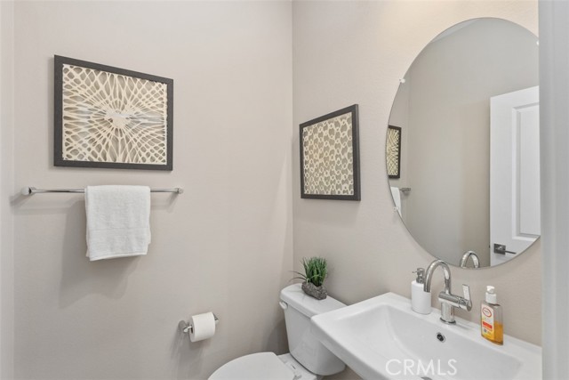 Detail Gallery Image 5 of 31 For 109 S Laxore St #303,  Anaheim,  CA 92804 - 4 Beds | 3/1 Baths